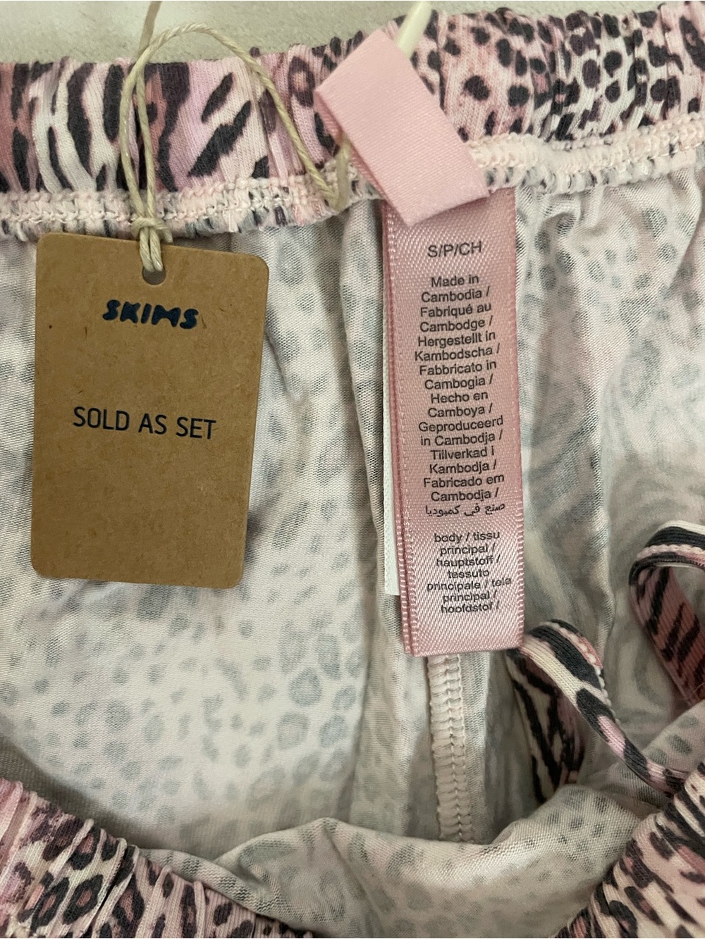 Skims Sleep Short Sleeve Button Up Top & Shorts Pink Animal Print Pajama Set S - Picture 4 of 7